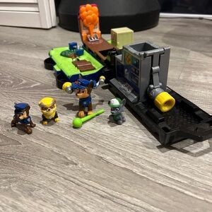 PAW Patrol Chase's Ride 'n' Rescue Transforming 2-in-1 Playset
